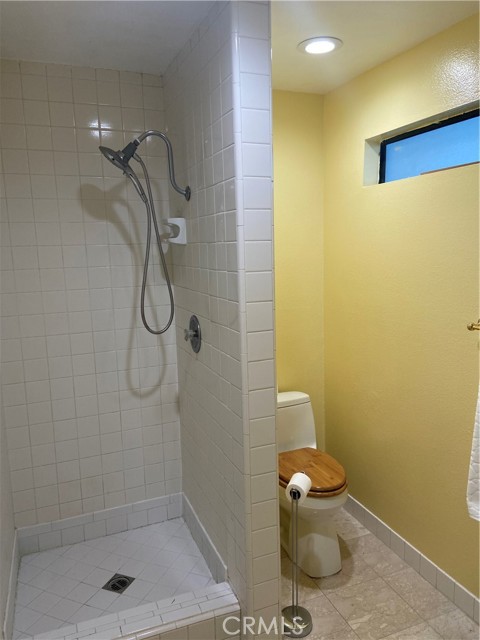 1887 Greenfield AVE Unit: 205
