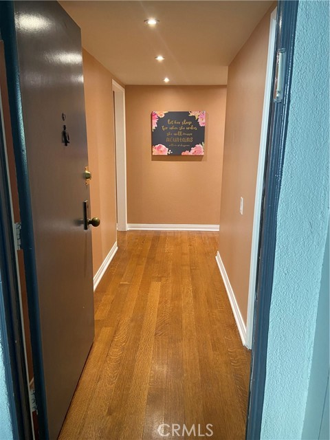 1887 Greenfield AVE Unit: 205