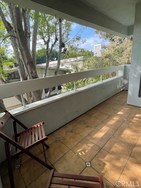 1887 Greenfield AVE Unit: 205