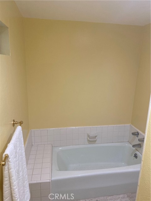 1887 Greenfield AVE Unit: 205
