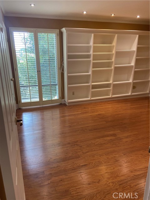 1887 Greenfield AVE Unit: 205