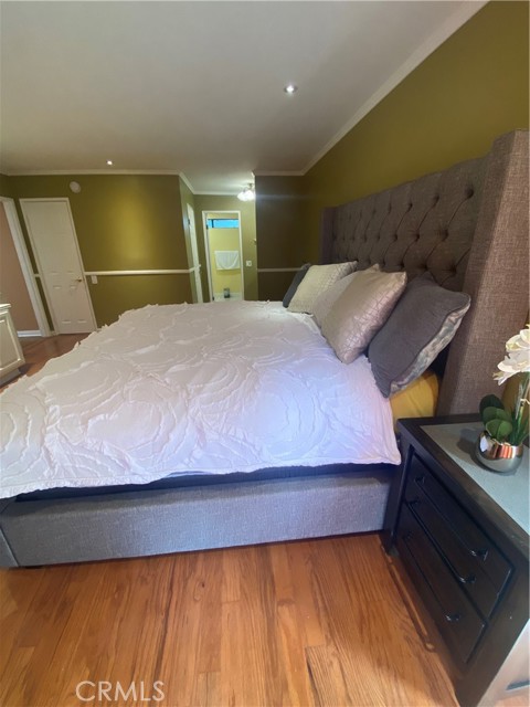 1887 Greenfield AVE Unit: 205