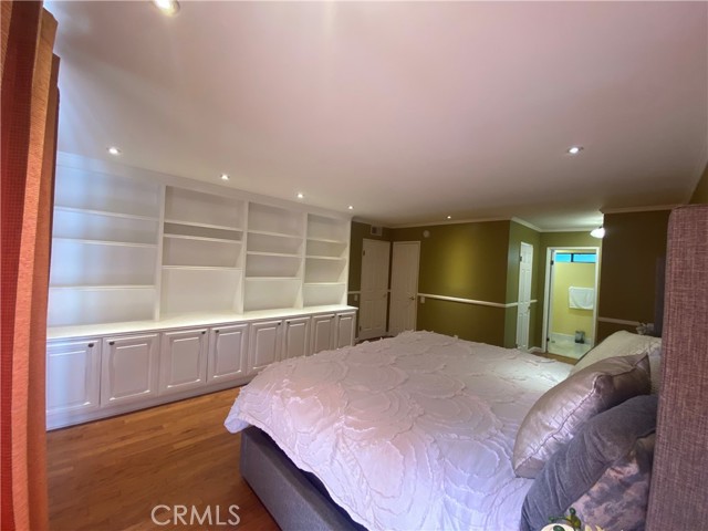 1887 Greenfield AVE Unit: 205