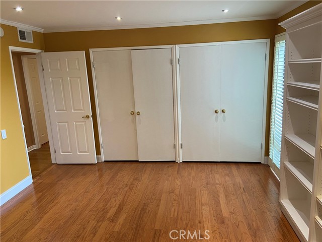 1887 Greenfield AVE Unit: 205