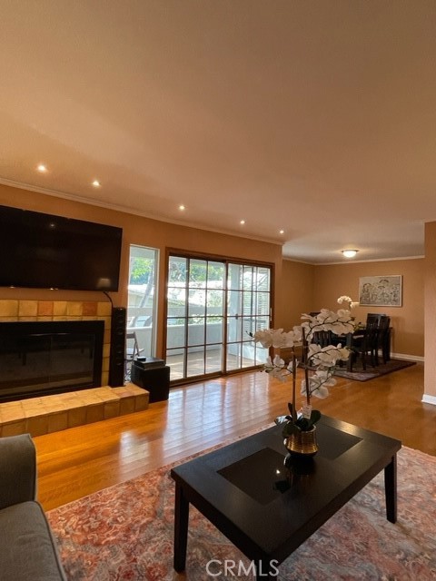 1887 Greenfield AVE Unit: 205