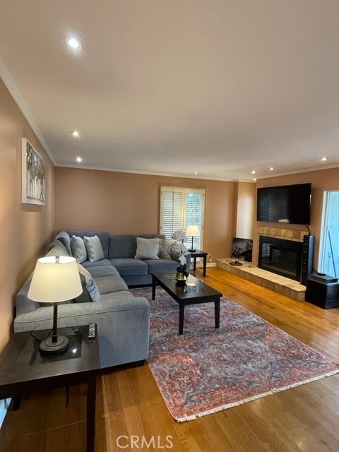 1887 Greenfield AVE Unit: 205