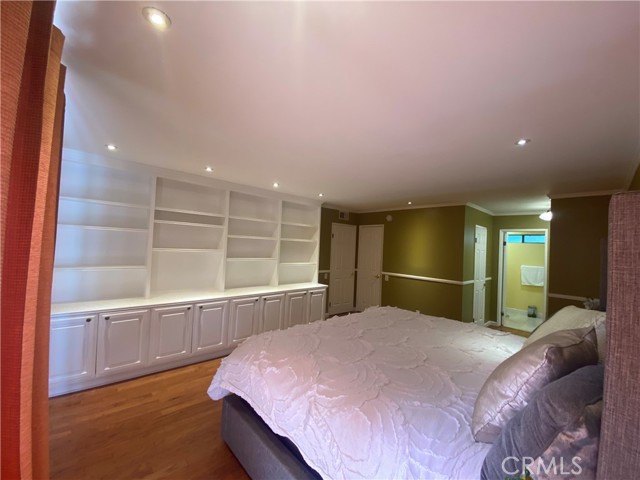 1887 Greenfield AVE Unit: 205
