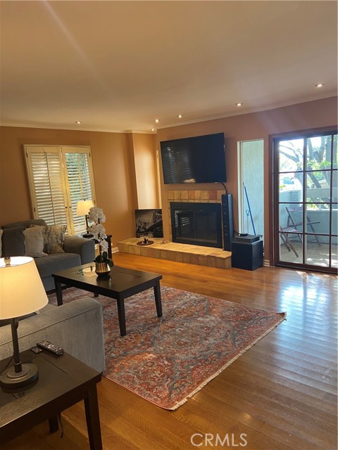 1887 Greenfield AVE Unit: 205
