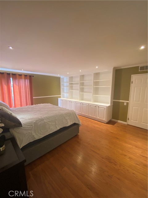 1887 Greenfield AVE Unit: 205