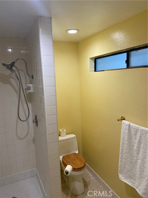 1887 Greenfield AVE Unit: 205