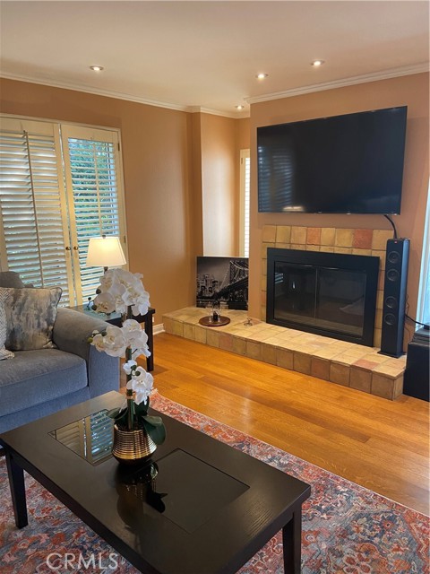 1887 Greenfield AVE Unit: 205