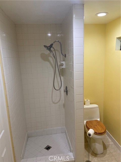 1887 Greenfield AVE Unit: 205