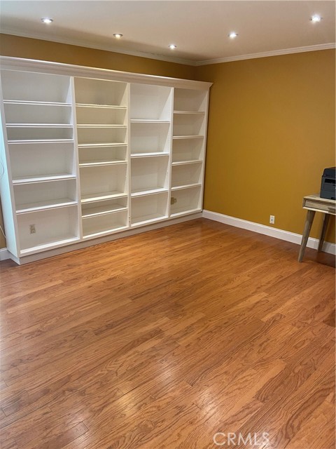 1887 Greenfield AVE Unit: 205