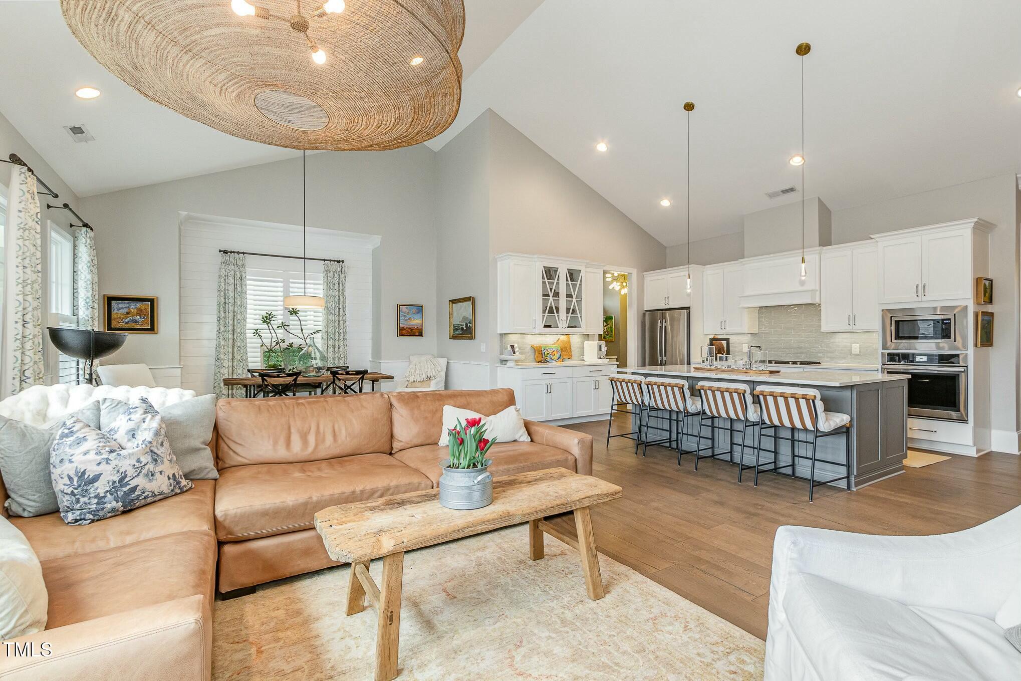 1327 Gloriosa Street