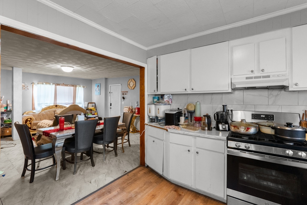 554 Third St