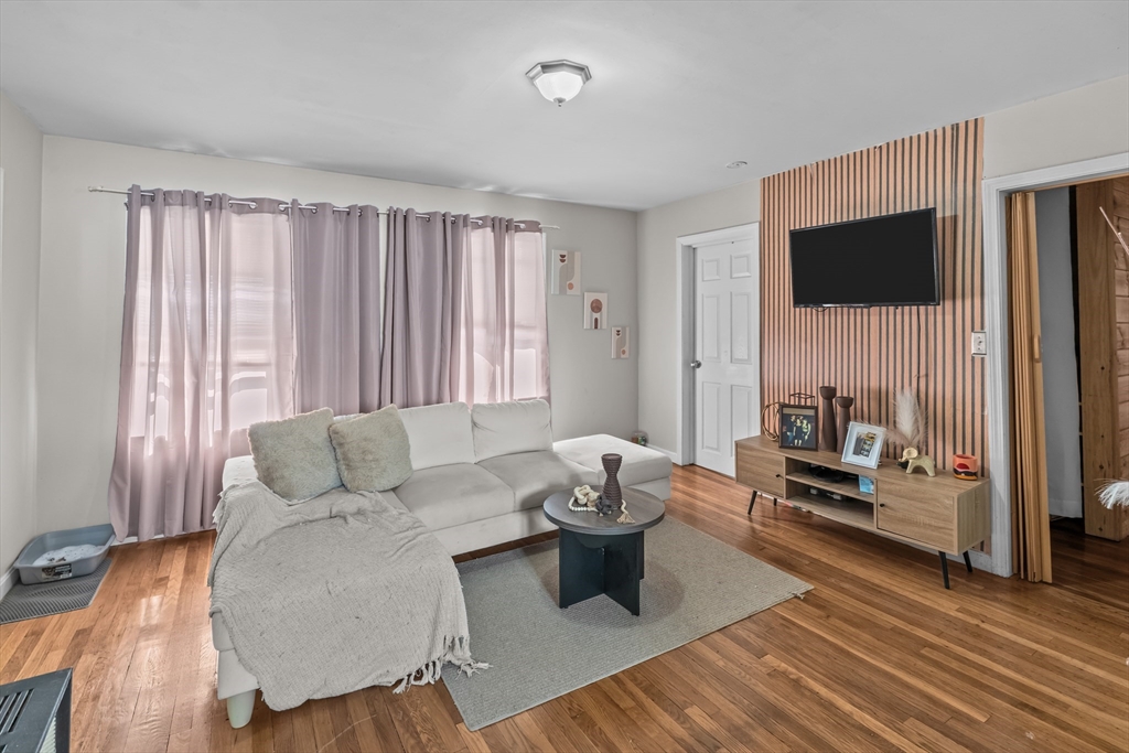 554 Third St