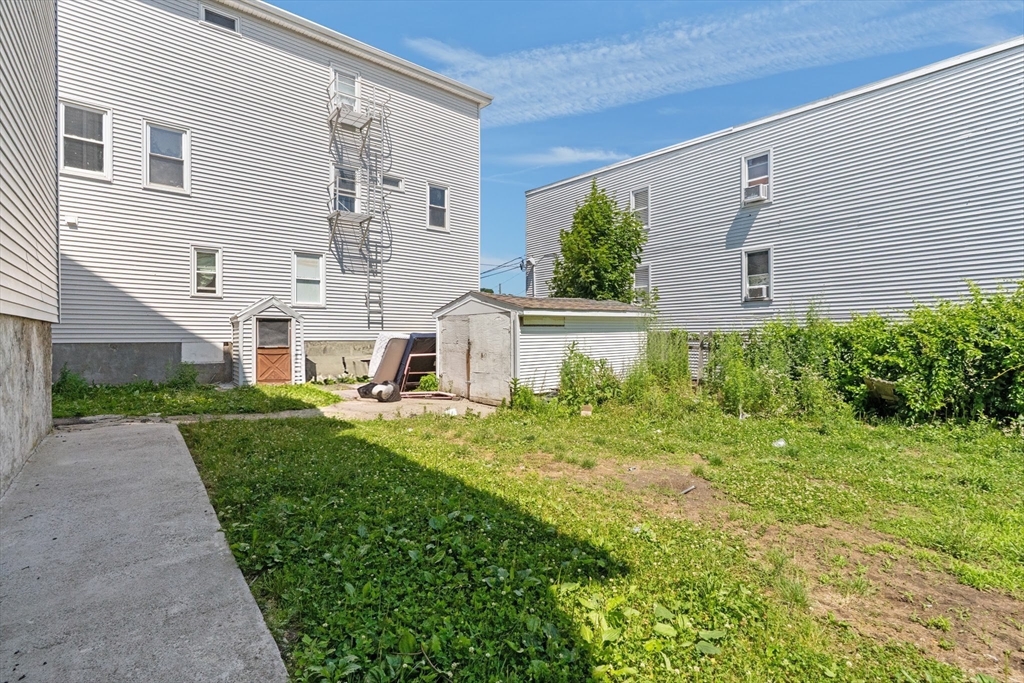 554 Third St