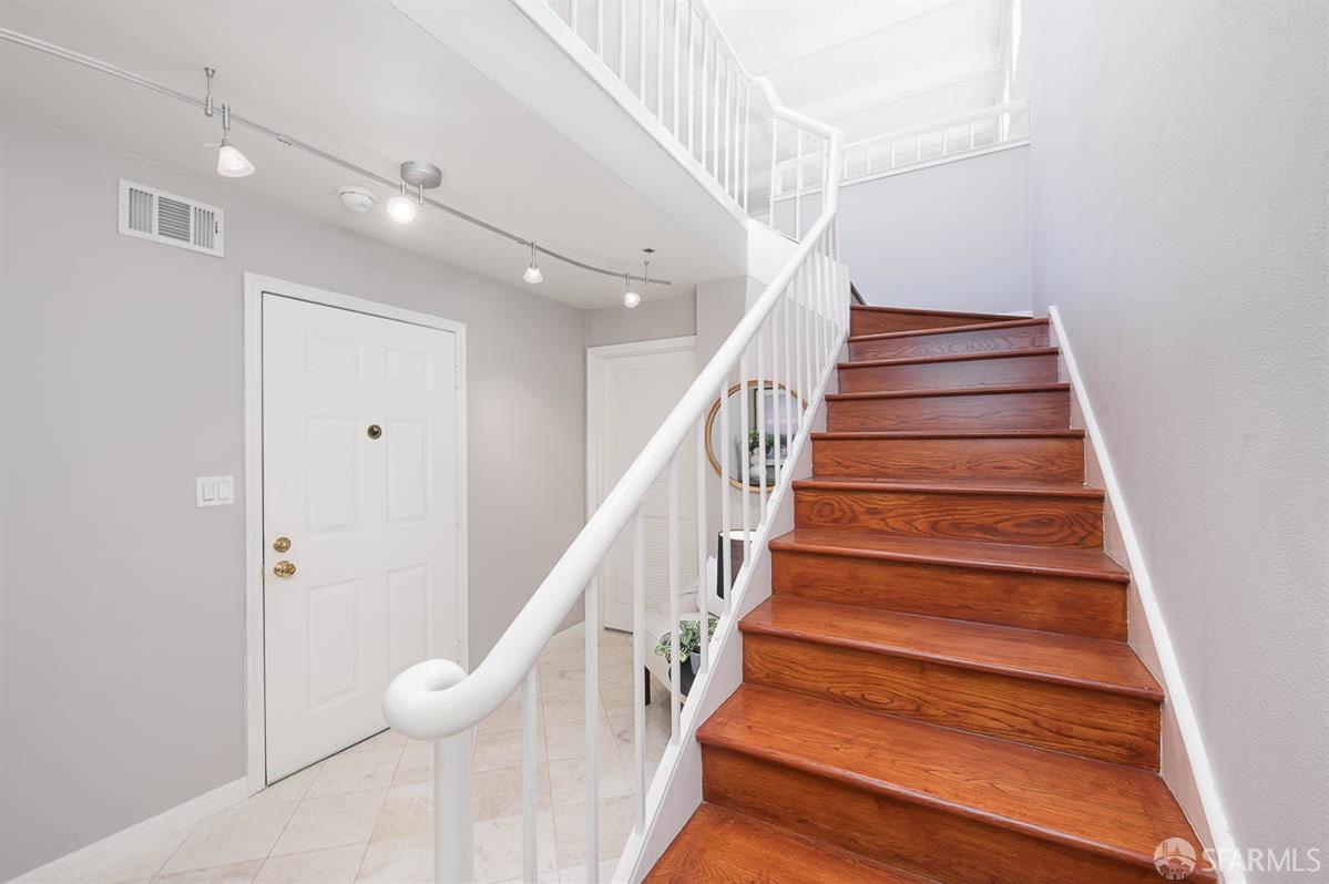 1362 Vallejo Street # C