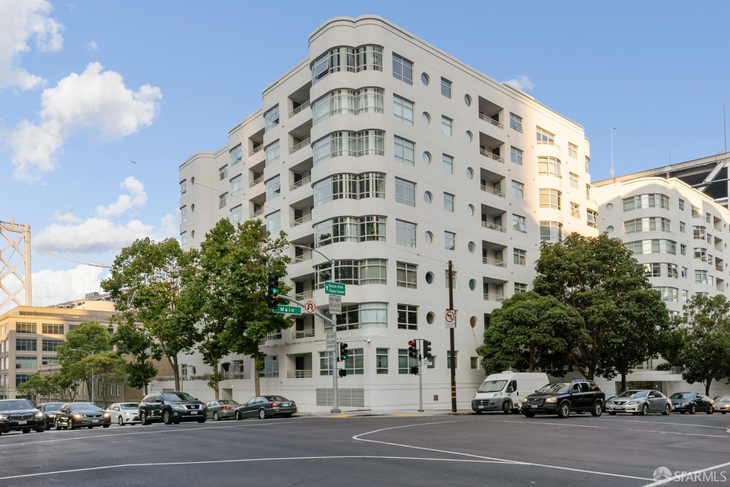 403 Main Street # 512N