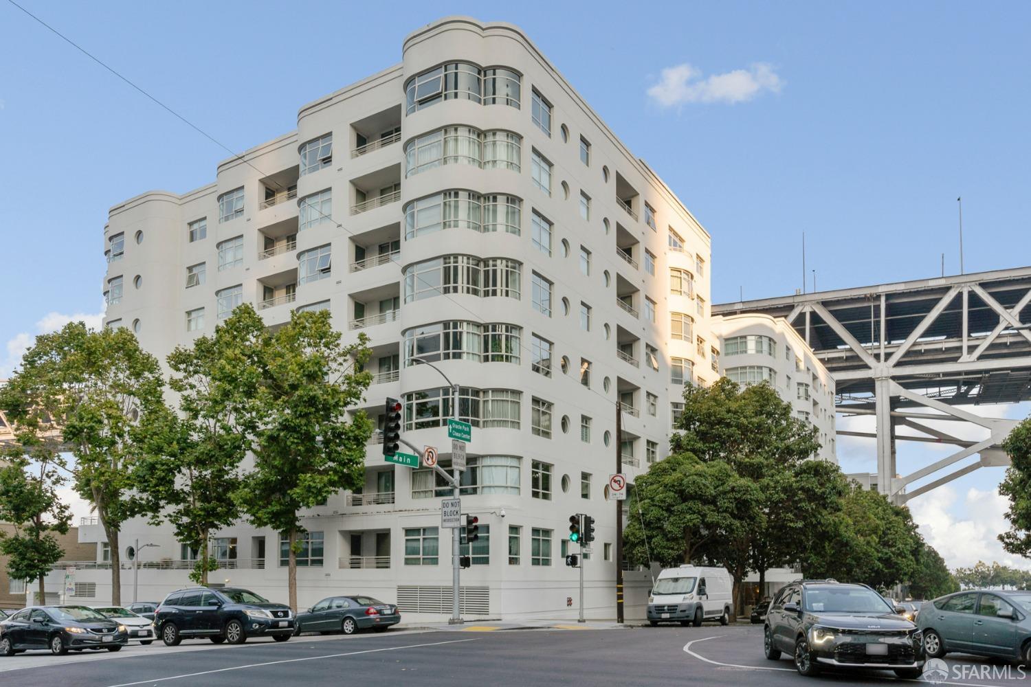 403 Main Street # 512N
