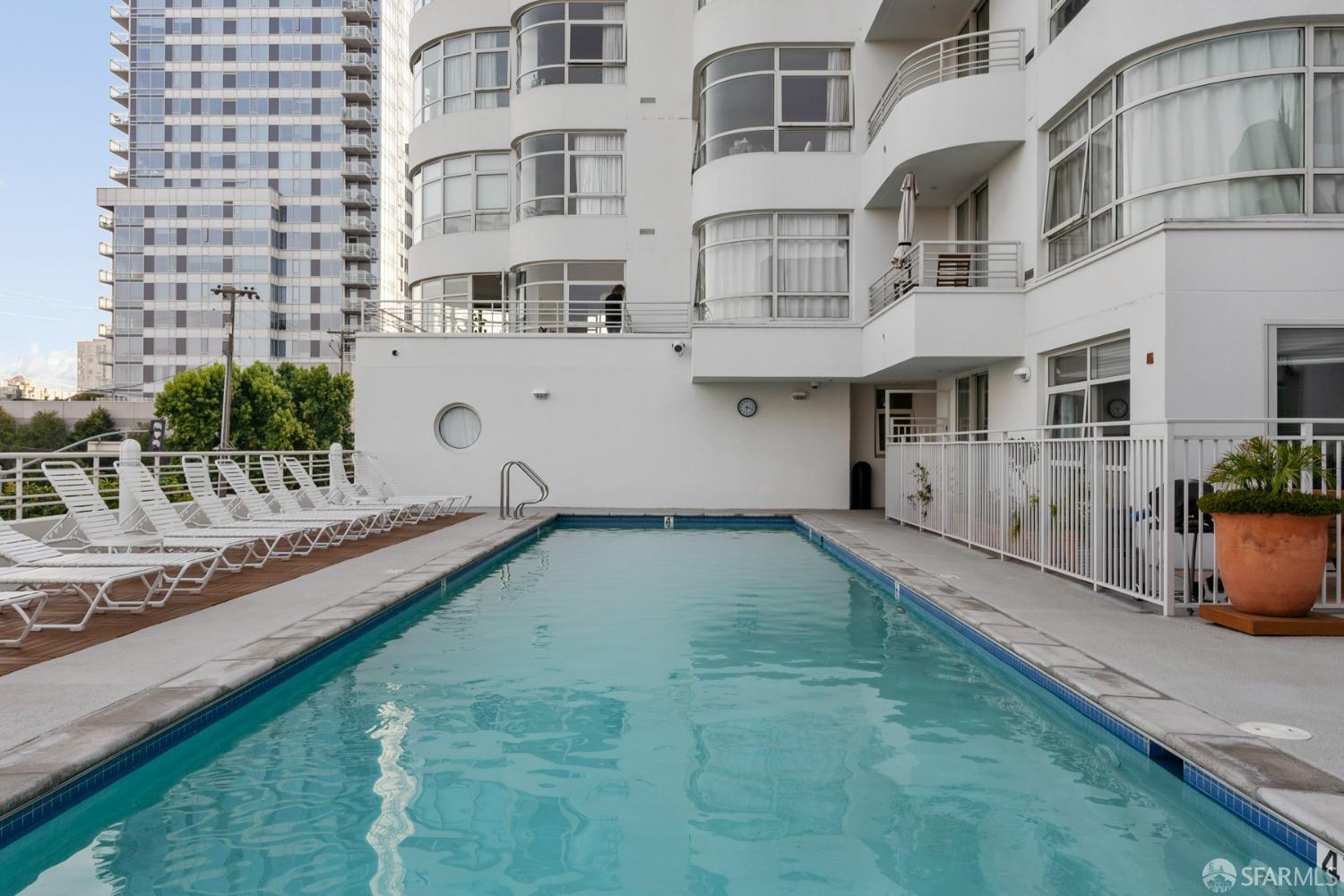 403 Main Street # 512N
