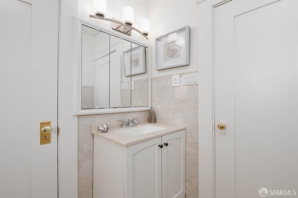 3070 Macarthur Boulevard