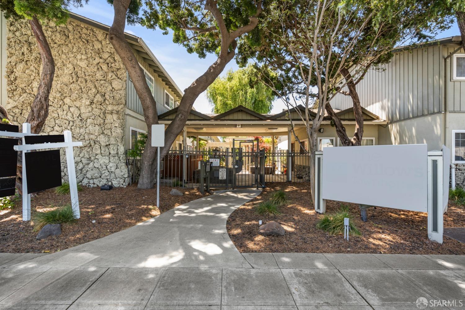 670 Fargo Avenue # 4