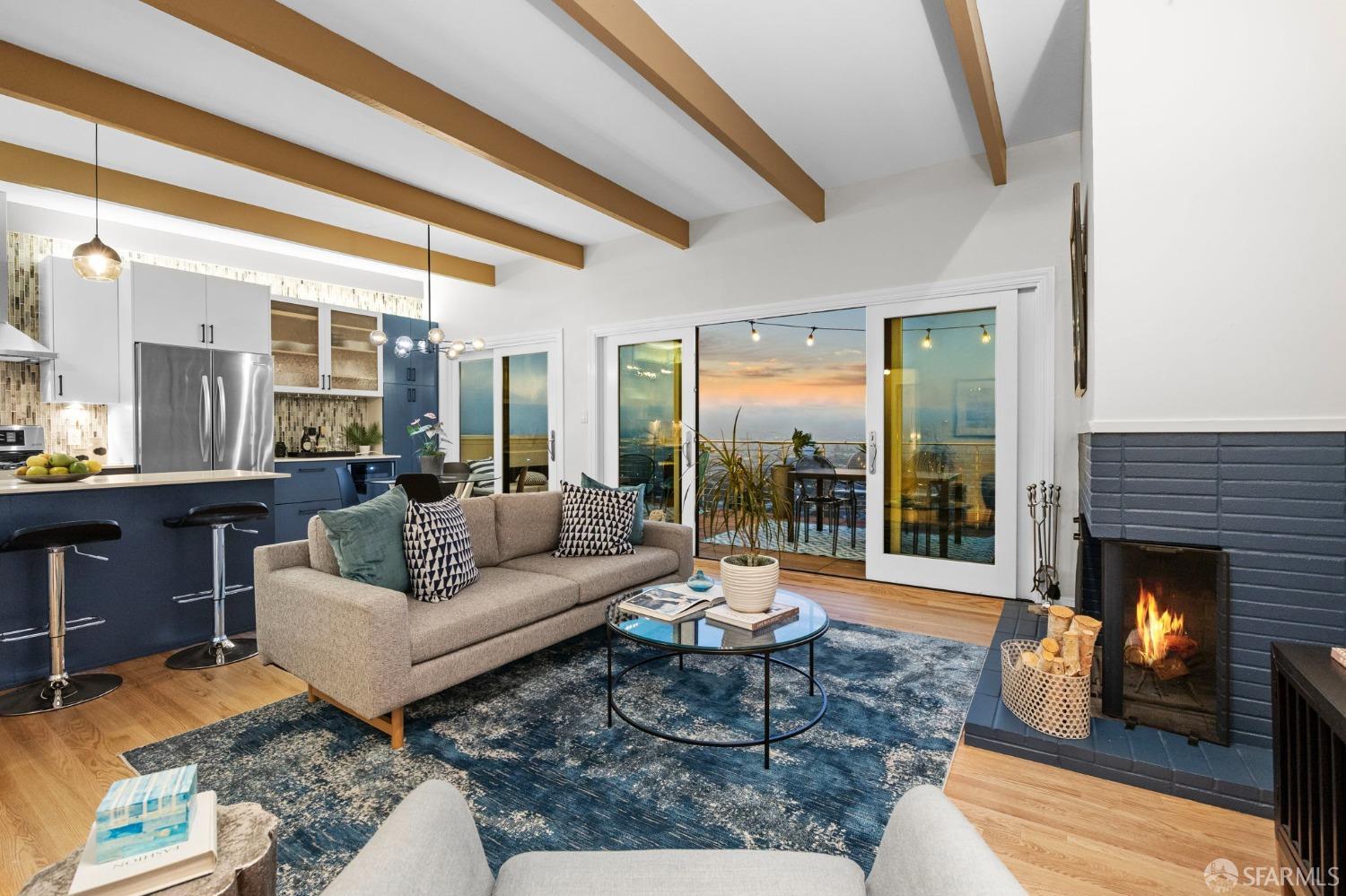 932 Esmeralda Avenue