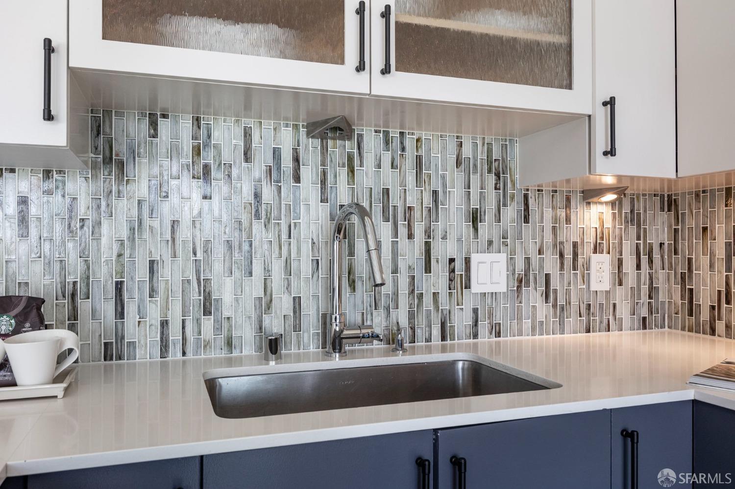 932 Esmeralda Avenue