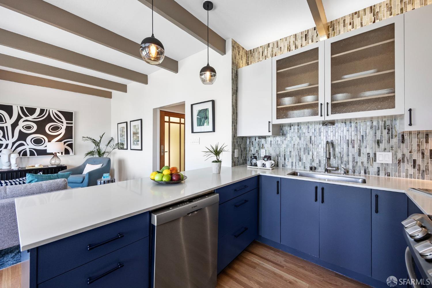 932 Esmeralda Avenue