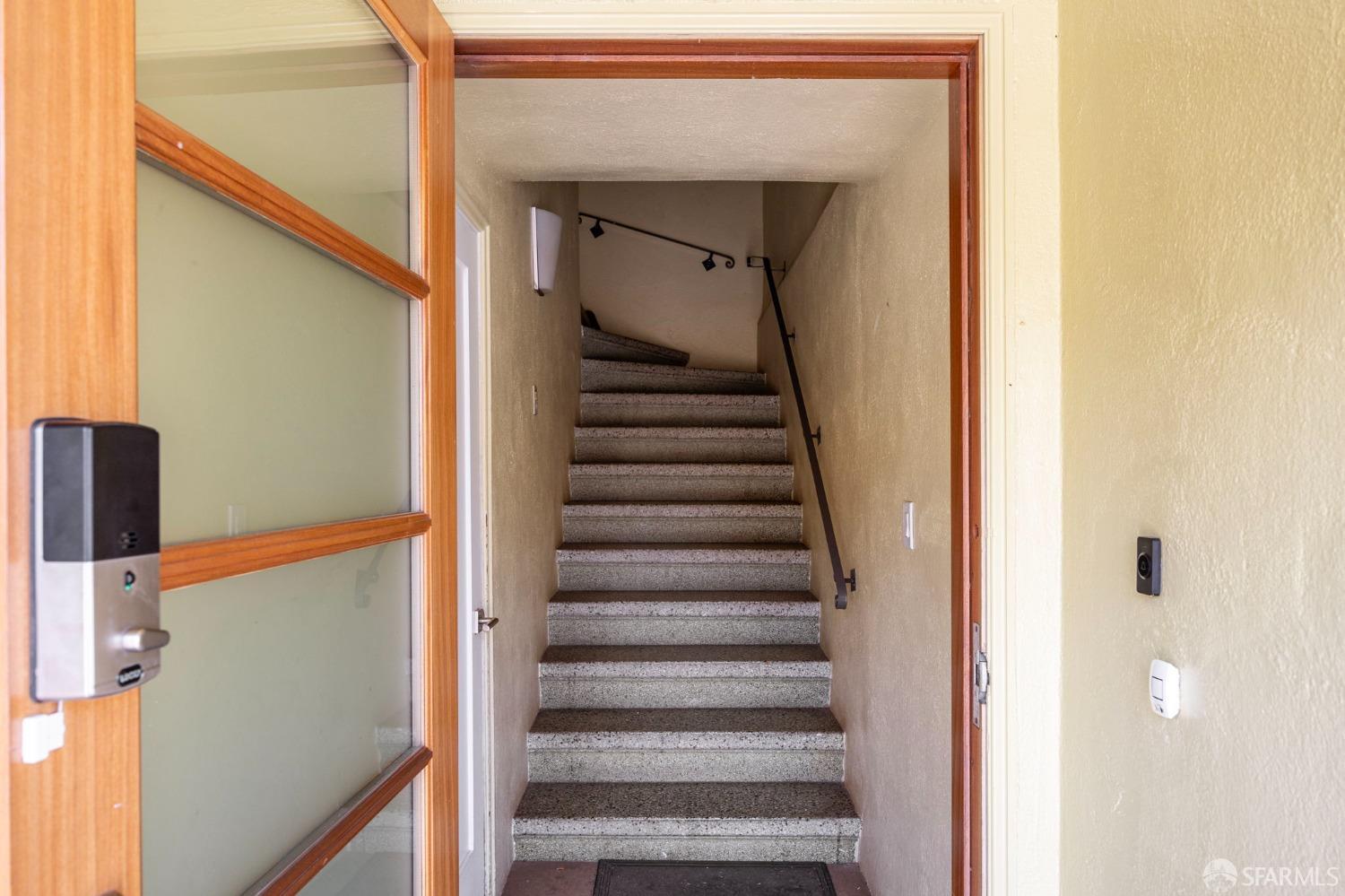 932 Esmeralda Avenue