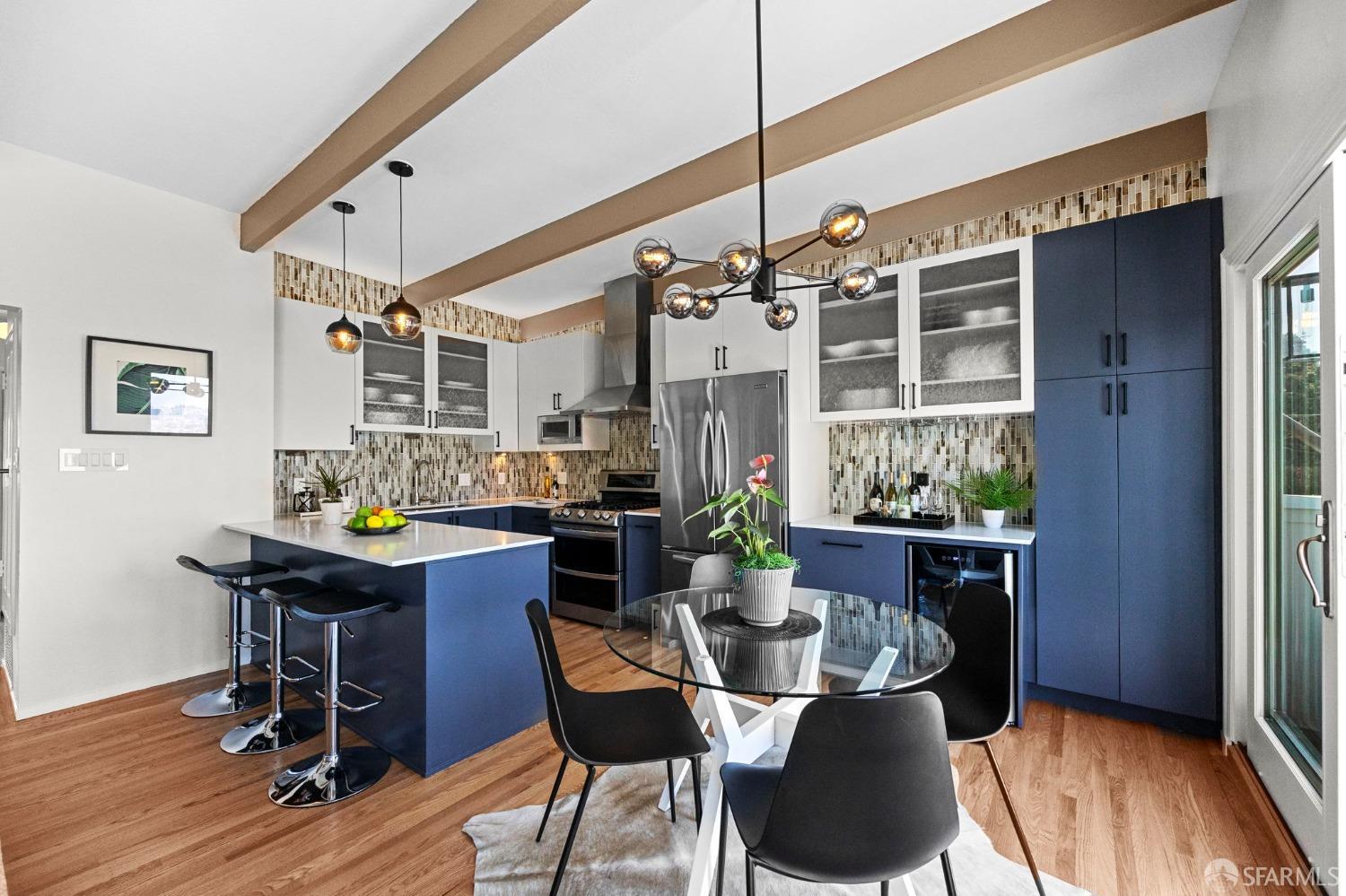 932 Esmeralda Avenue