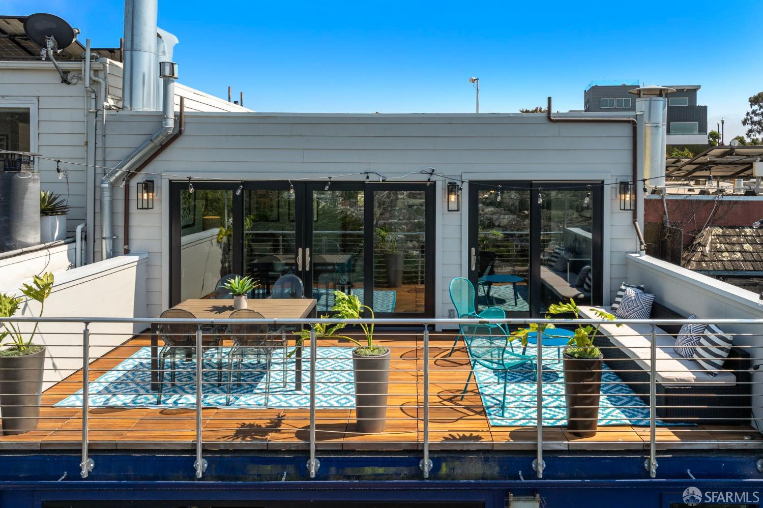 932 Esmeralda Avenue