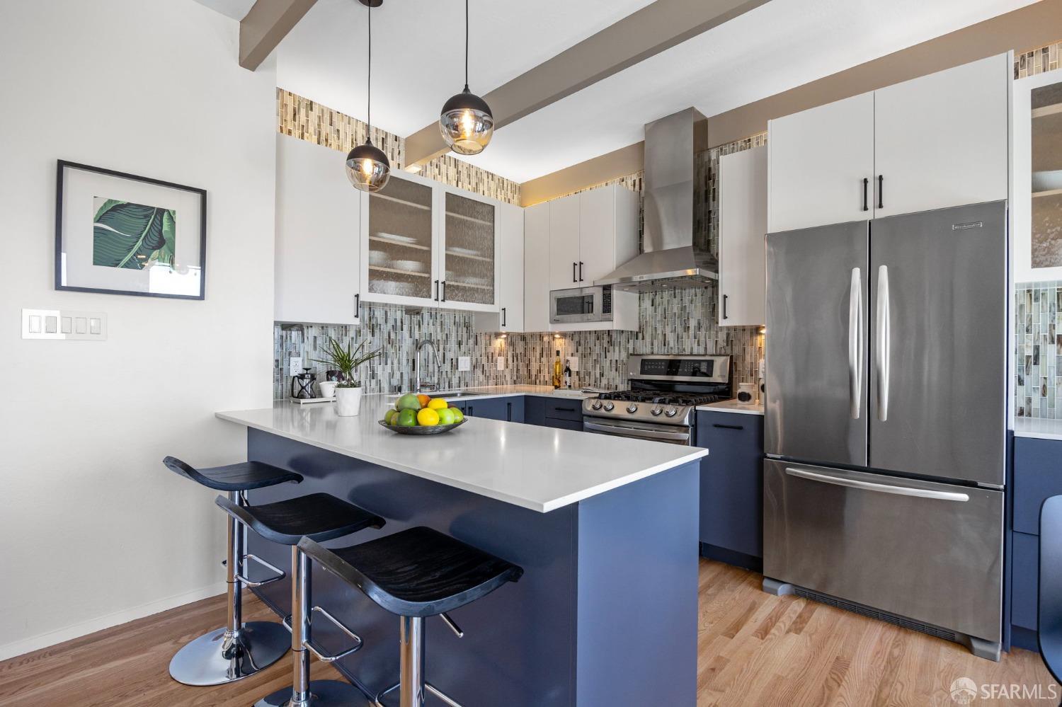 932 Esmeralda Avenue