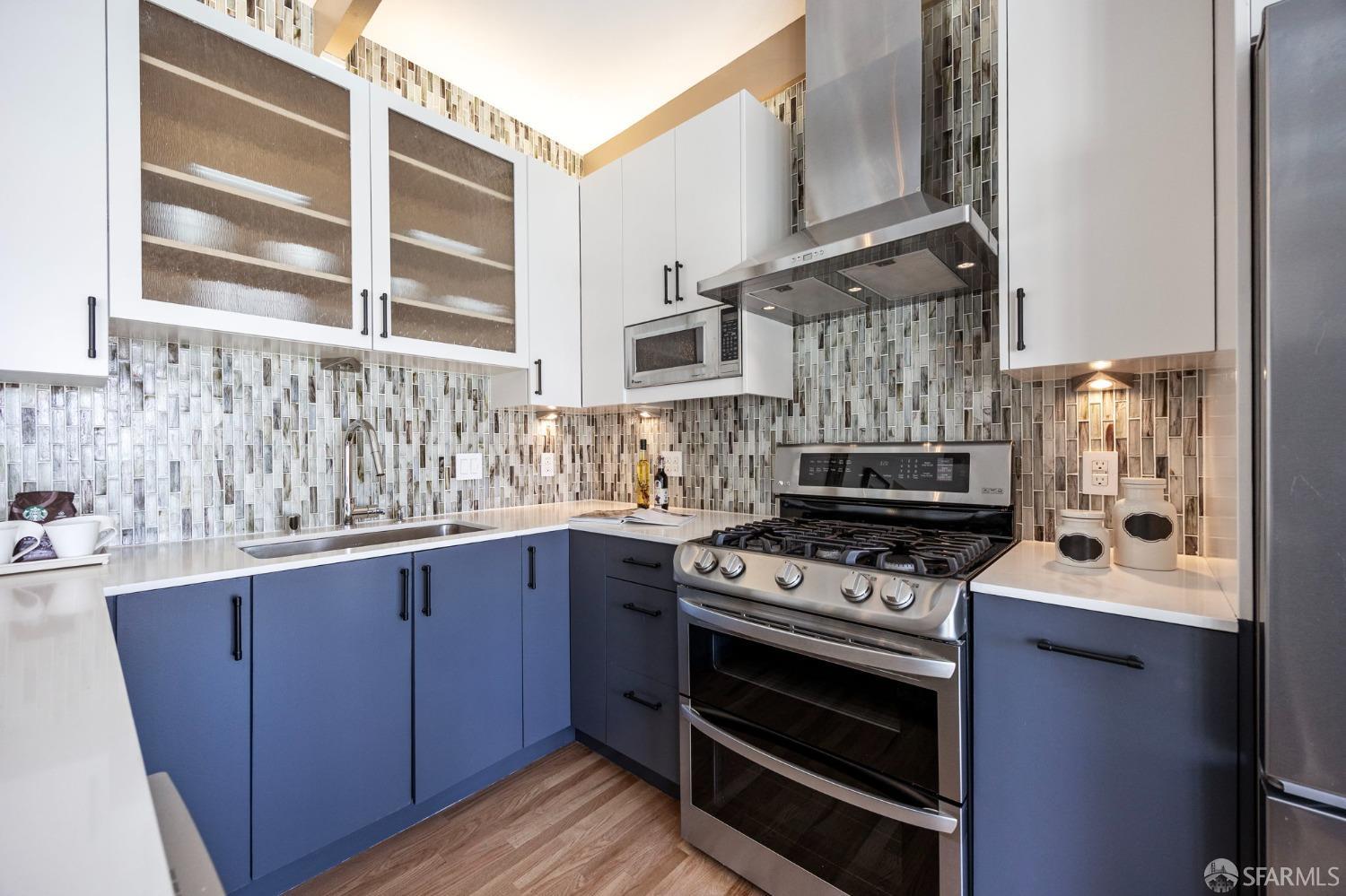 932 Esmeralda Avenue