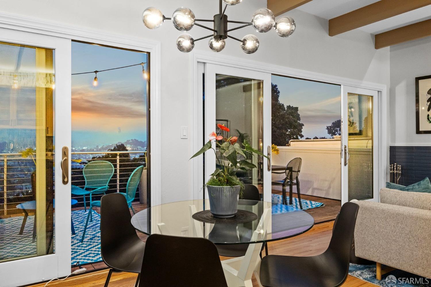 932 Esmeralda Avenue