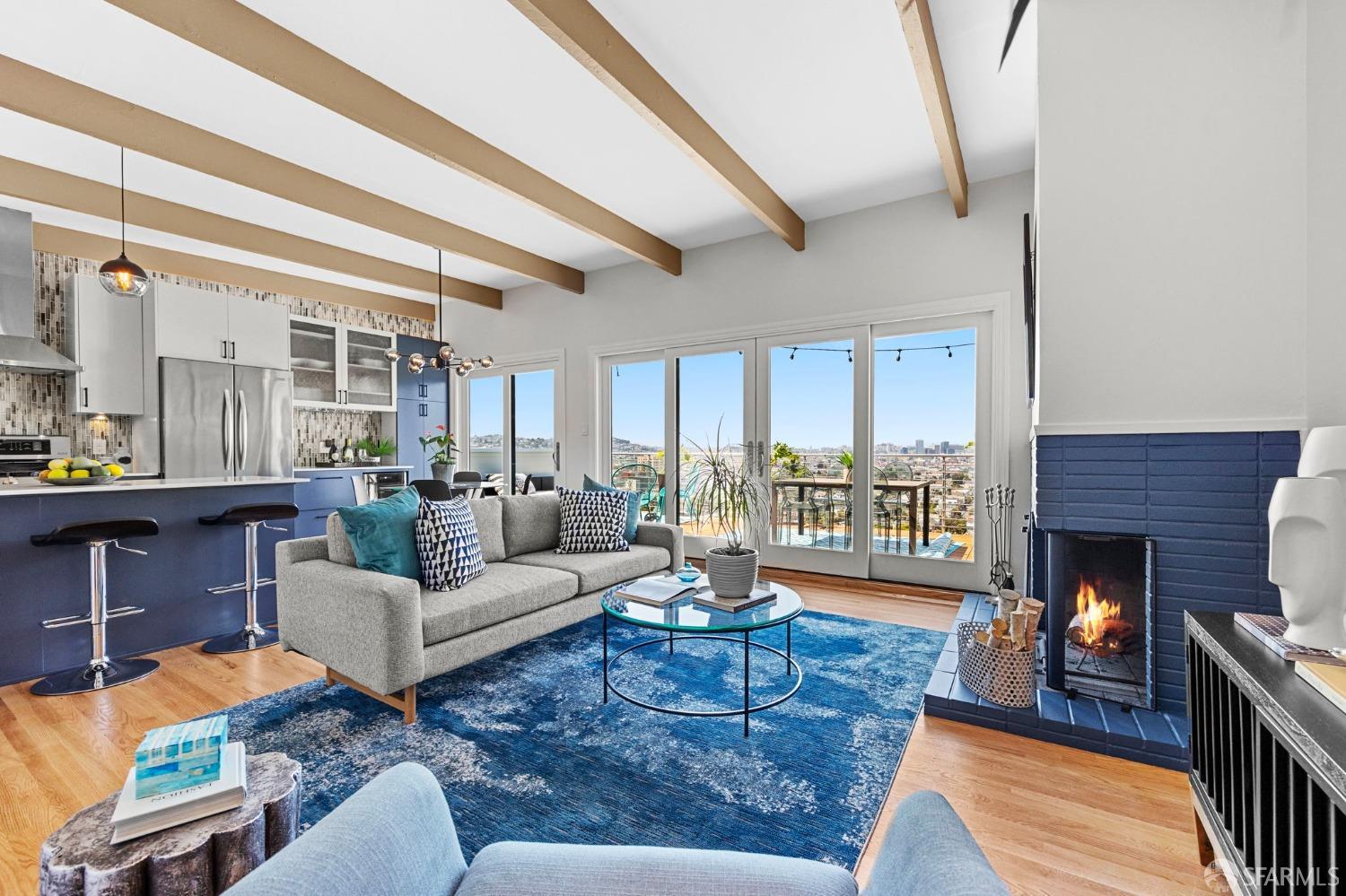 932 Esmeralda Avenue