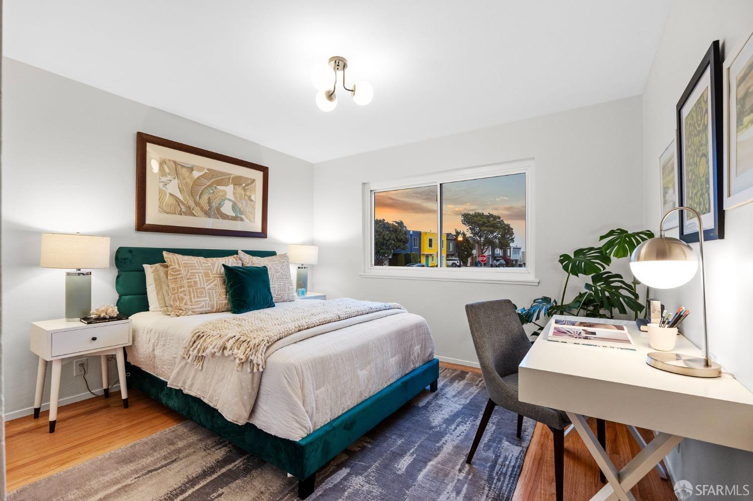 932 Esmeralda Avenue