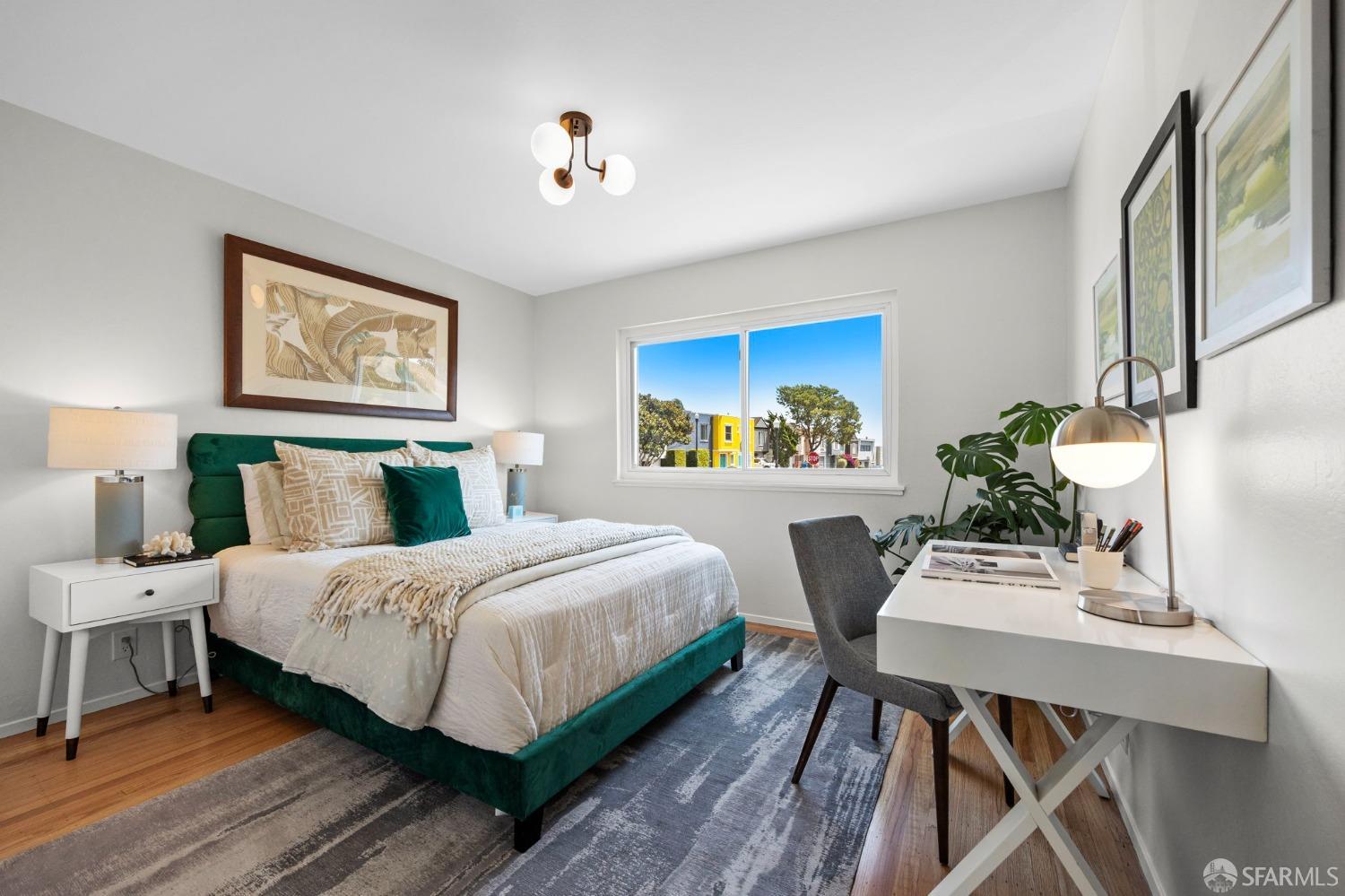 932 Esmeralda Avenue