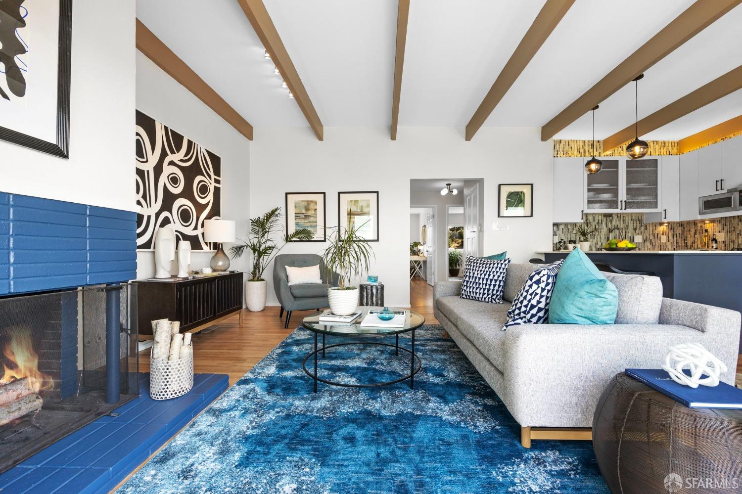 932 Esmeralda Avenue