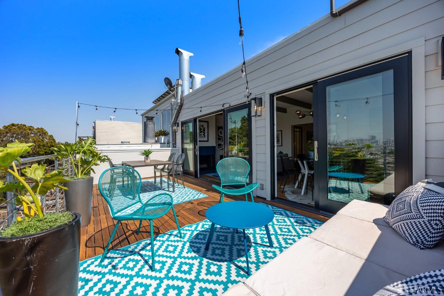 932 Esmeralda Avenue