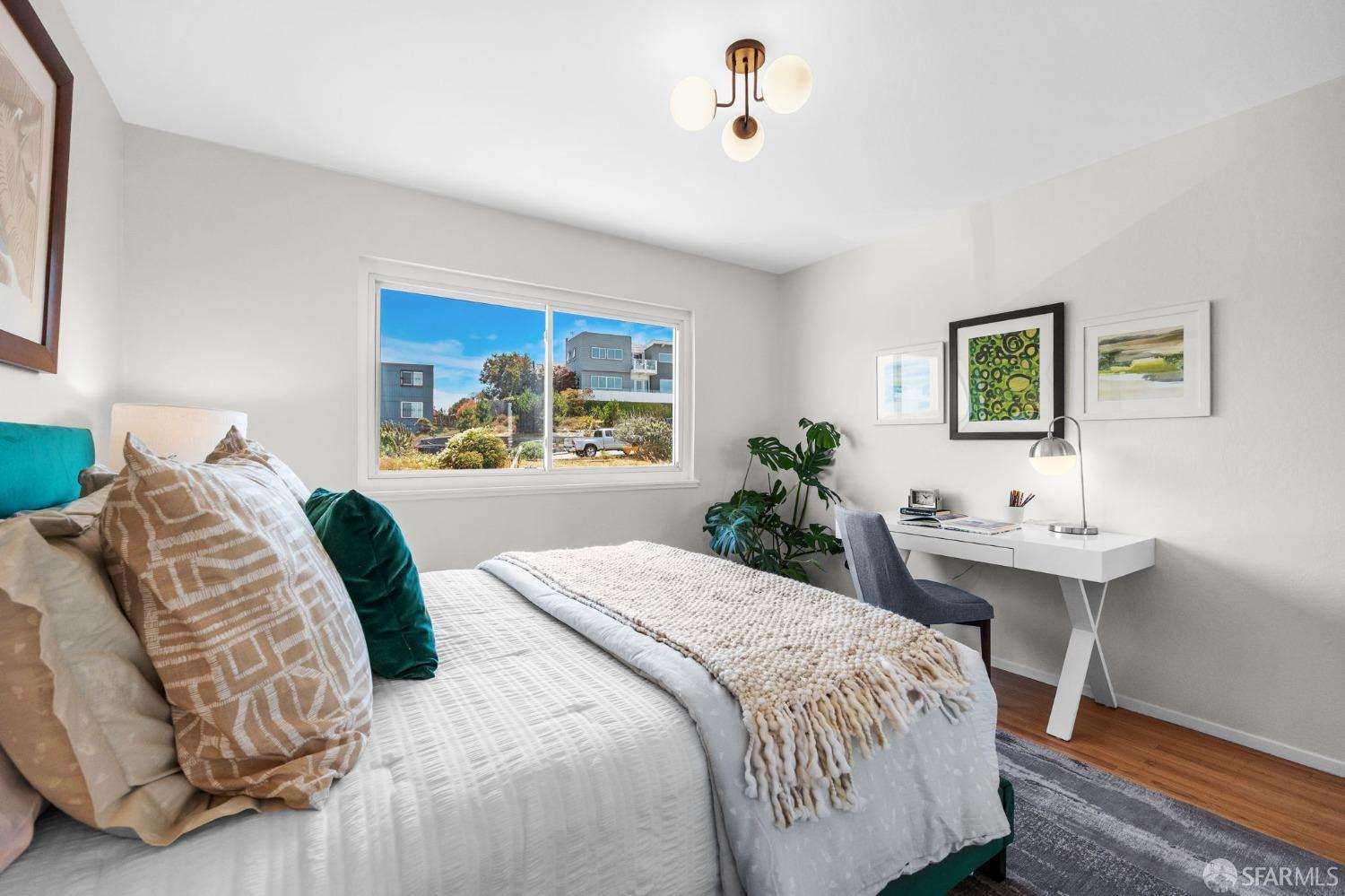 932 Esmeralda Avenue