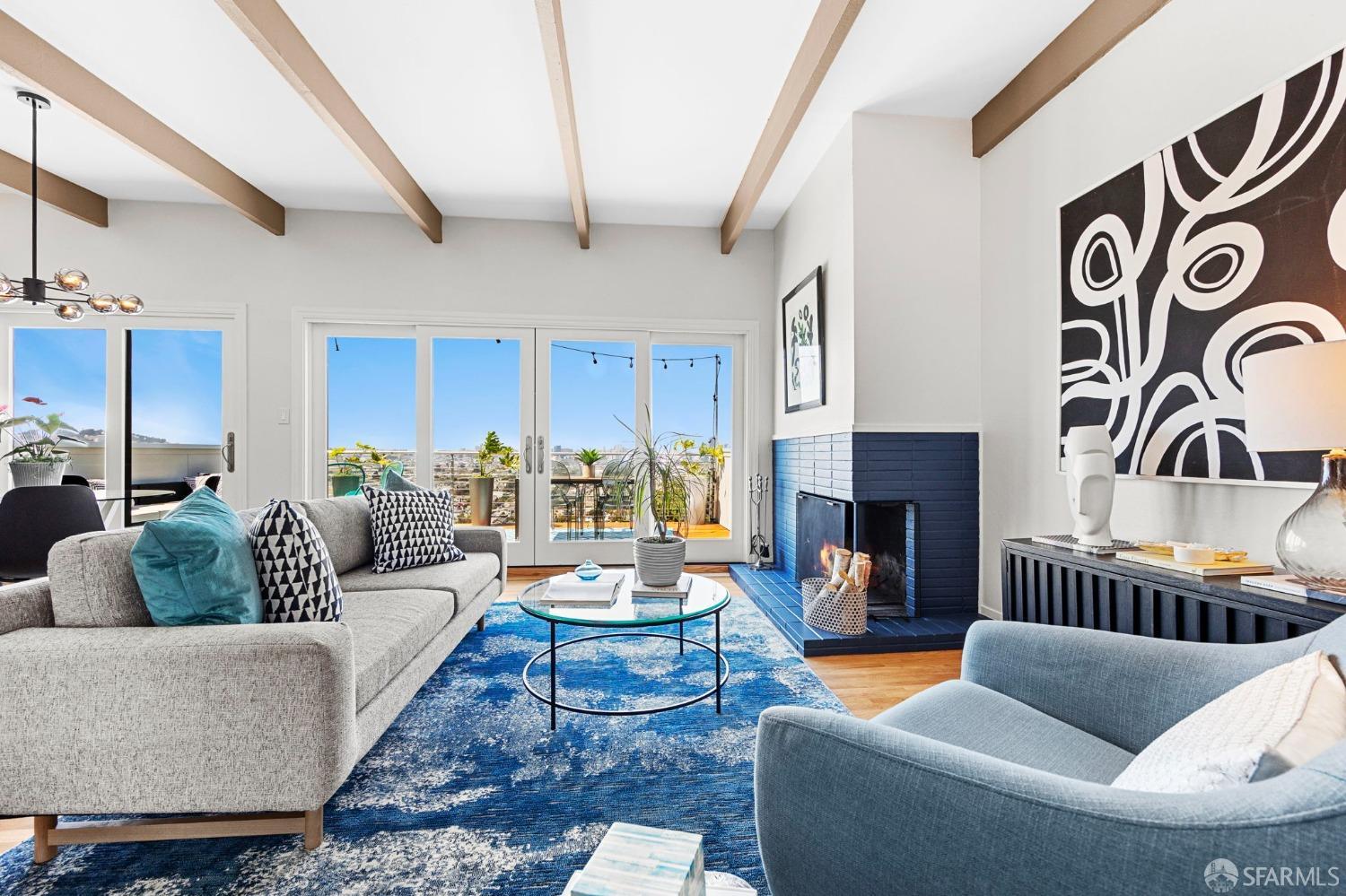 932 Esmeralda Avenue