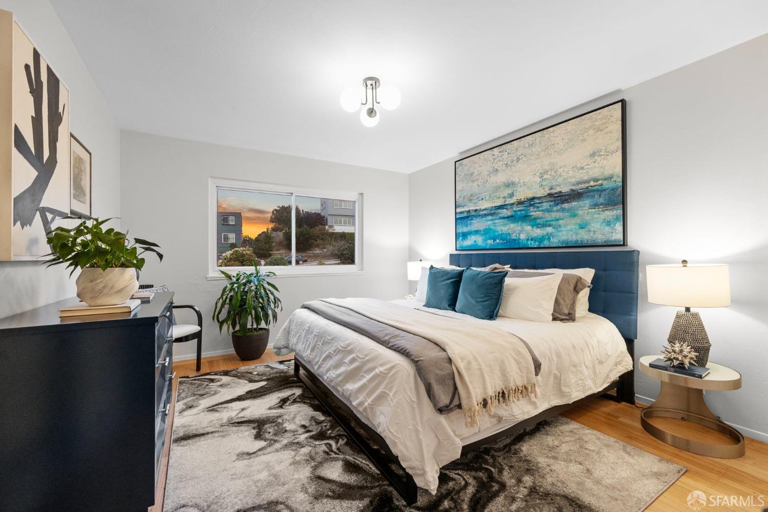 932 Esmeralda Avenue