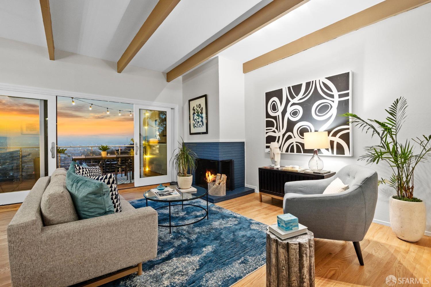 932 Esmeralda Avenue