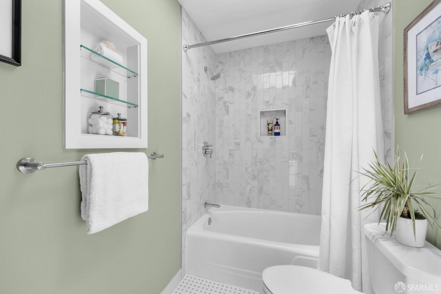 932 Esmeralda Avenue