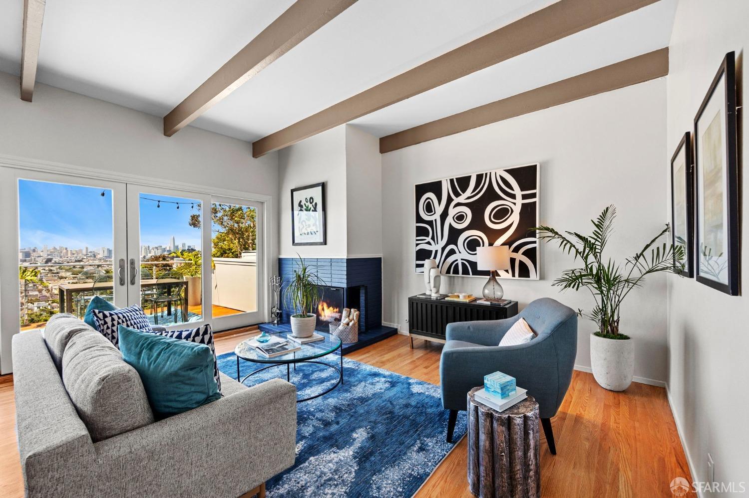 932 Esmeralda Avenue