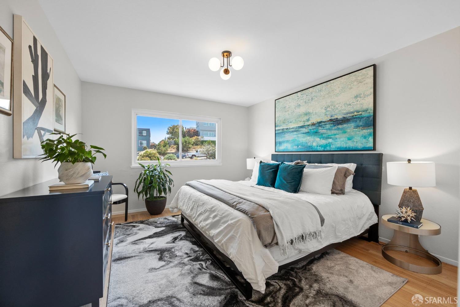 932 Esmeralda Avenue