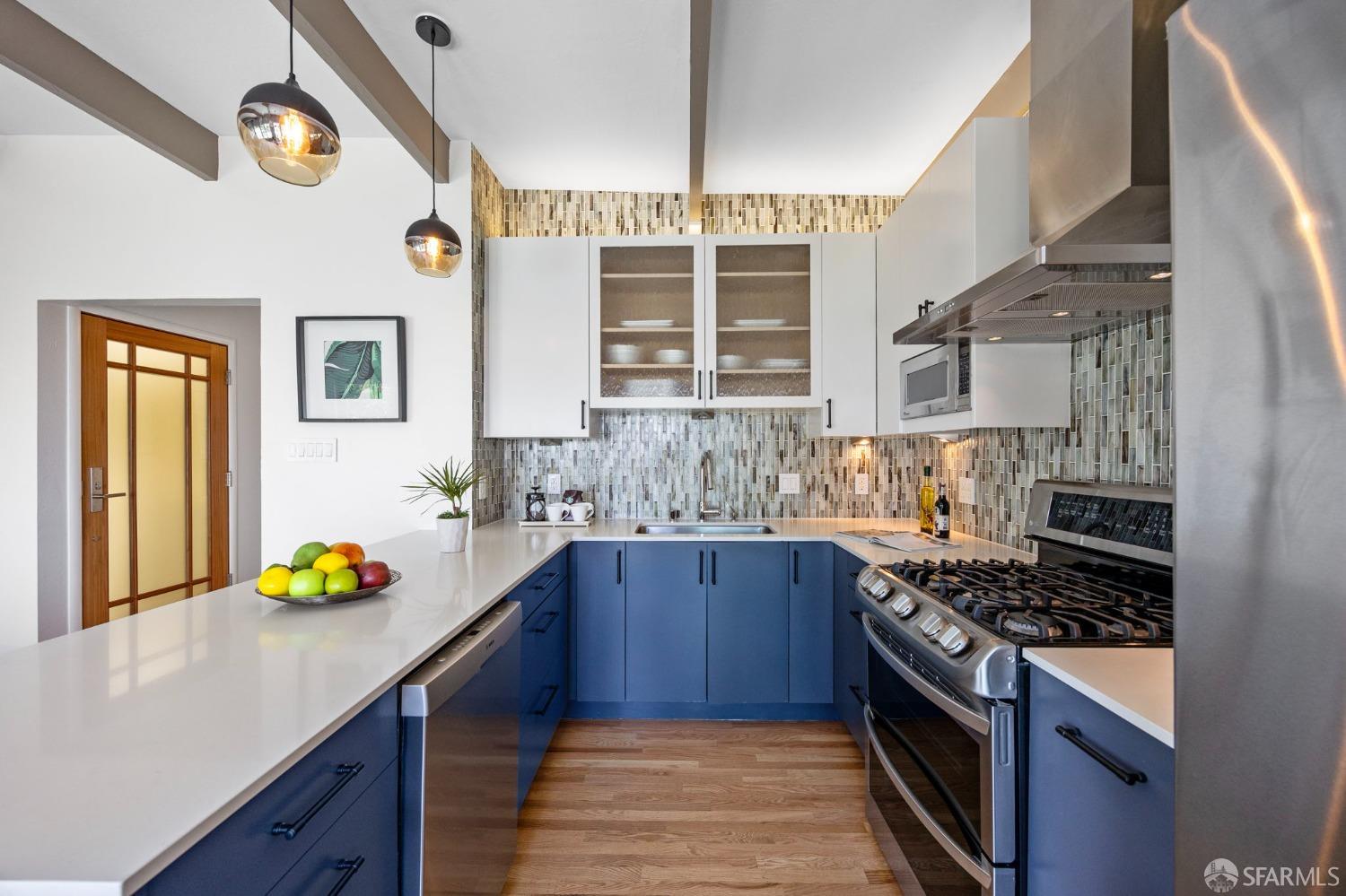 932 Esmeralda Avenue