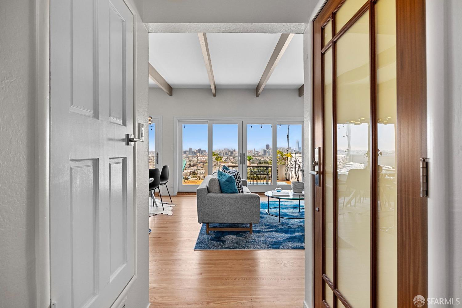 932 Esmeralda Avenue